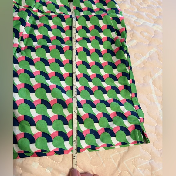 Melly M NWT Green Geometric Print Shorts Size Medium - Picture 4 of 7